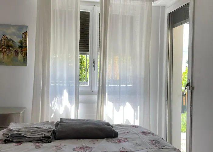 Side/fire Place/garden/freeparking/45m2 Apartment